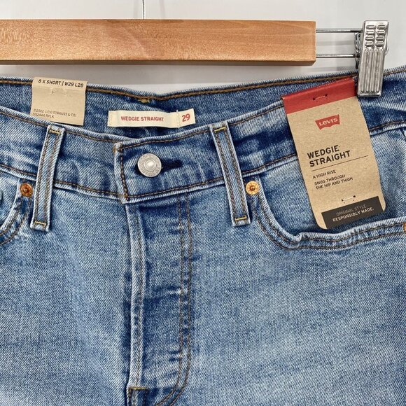 Levi's Wedgie Straight Jeans in Bridge of Bellflower Light Wash Button Fly - Picture 5 of 8